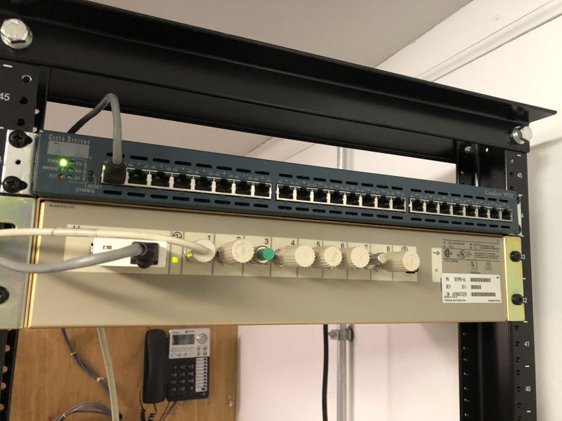 File:Cisco Catalyst 3900 Token Ring Switch and DEC Thinnet concentrator.jpg